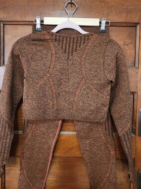 Women's Cropped  Rust Brown 2-piece Athletic Set